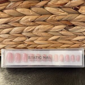 Static Nails ‘Velvet Nails Pink’ Round Press-On Nails